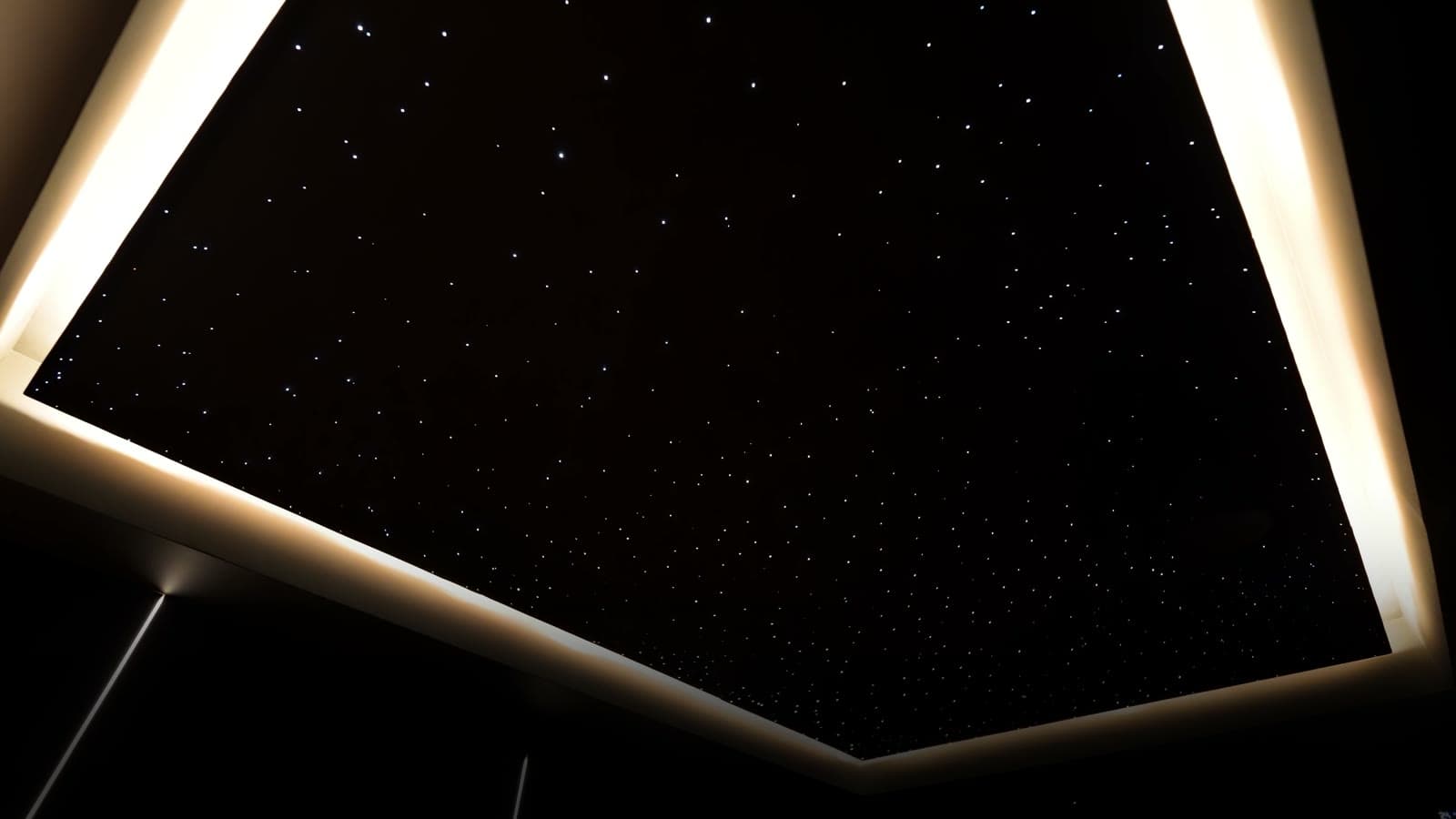 Teto de céu estrelado de sala de cinema DOMIWAY.